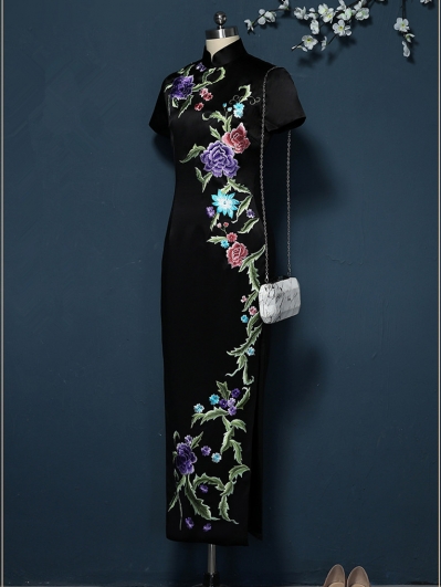 黑色刺绣旗袍