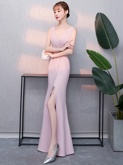 浅粉色礼服裙