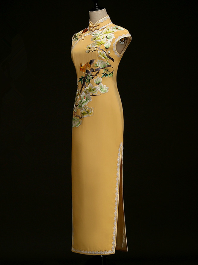金色刺绣旗袍